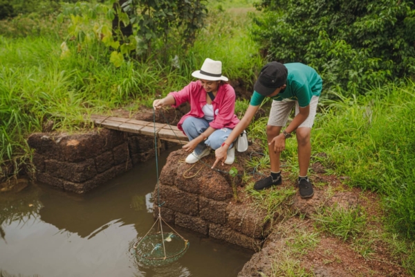 Fishing and Crab Cooking Experience.